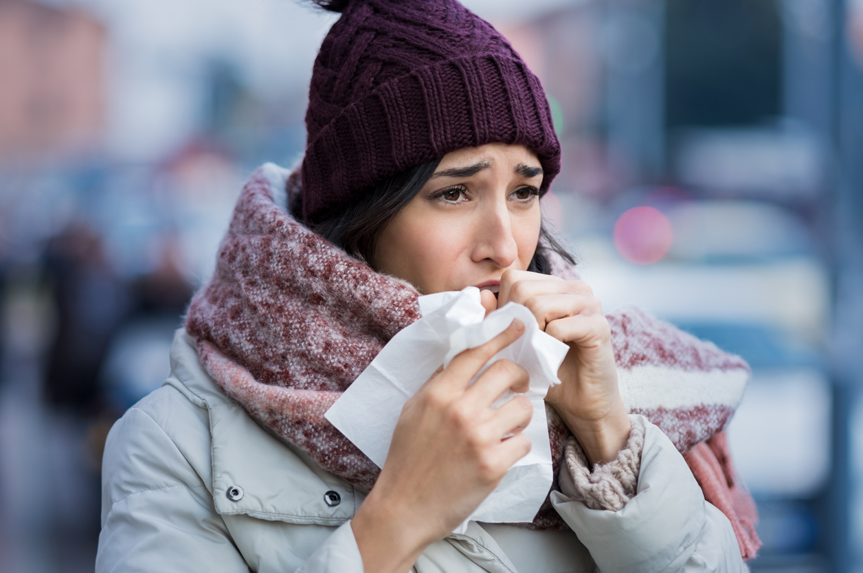 Femme toux pollution