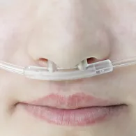  tuyau d'oxygène dans le nez